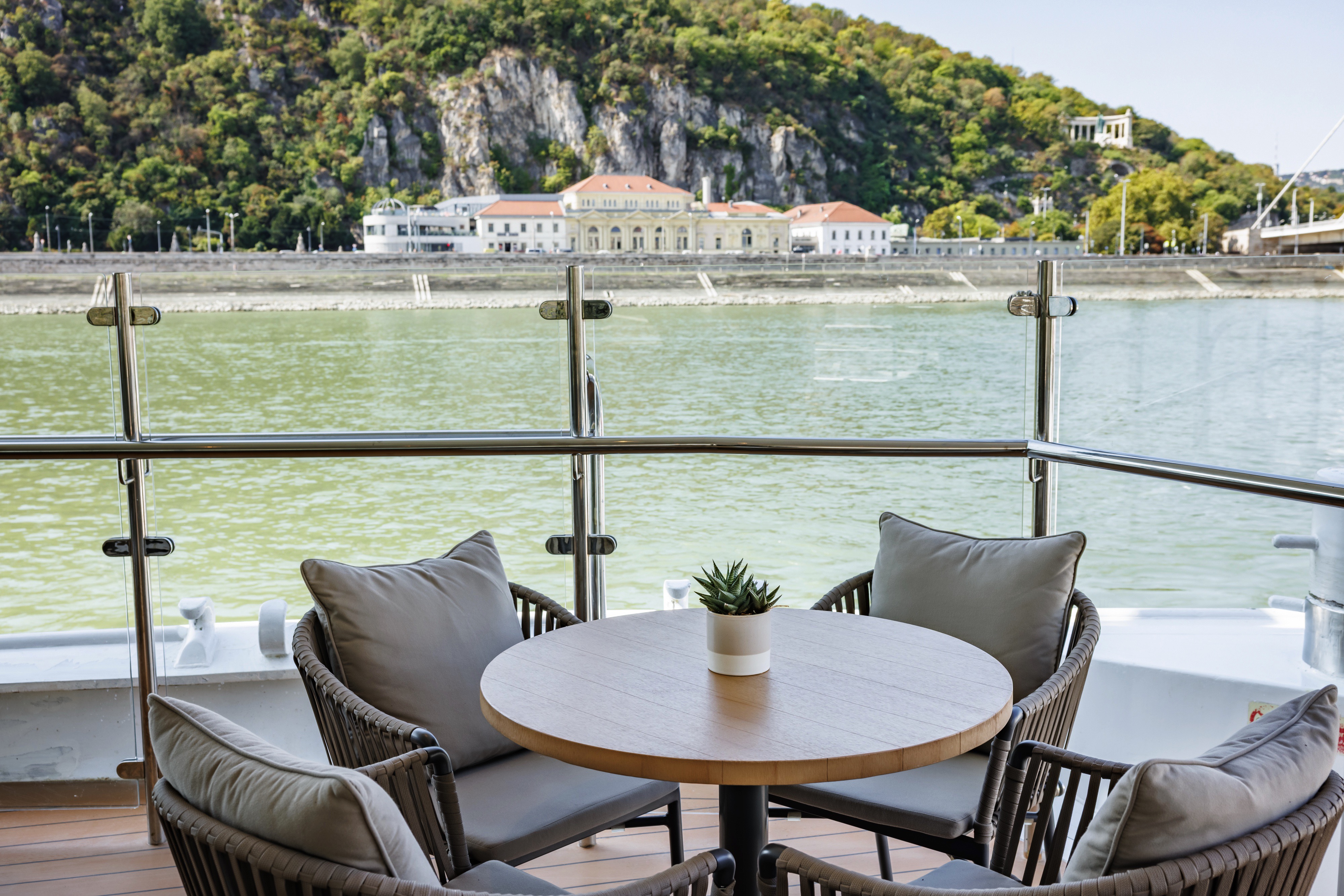 Avalon Illumination - Observation Lounge